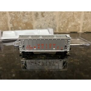 Silver 40' Airslide Hopper Car Union Pacific #20068 Atlas Trains